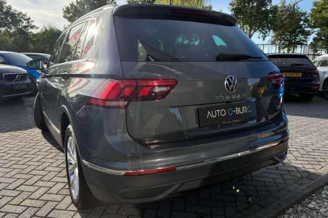 Volkswagen Tiguan (2021) thumbnail 5