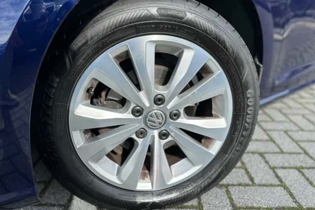 Volkswagen Golf (2019) thumbnail 3
