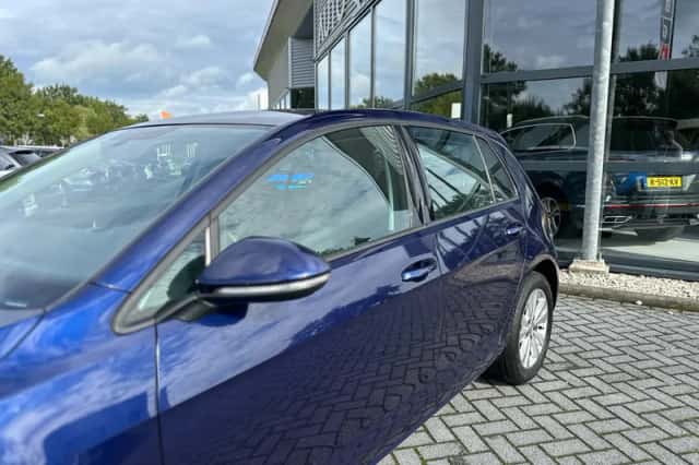 Volkswagen Golf (2019) thumbnail 4