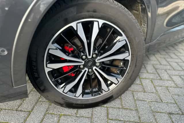 Ford Kuga (2022) thumbnail 3
