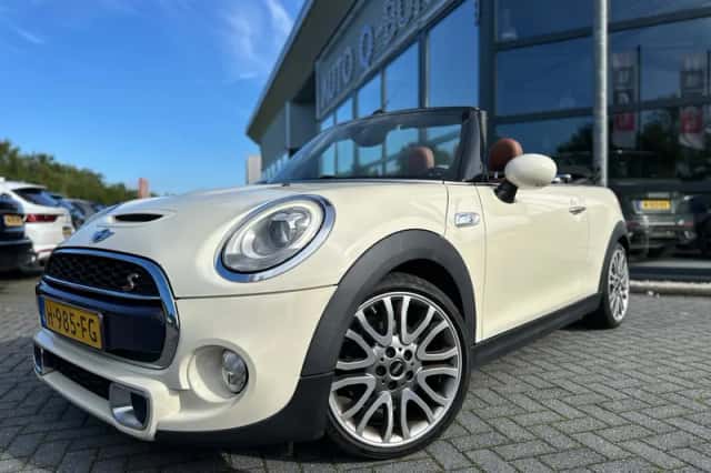 MINI Cabrio (2016) thumbnail 1