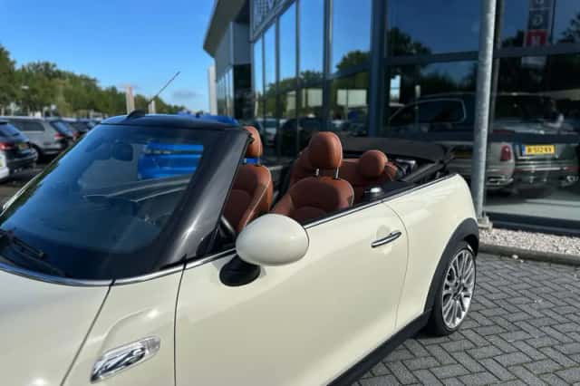 MINI Cabrio (2016) thumbnail 3