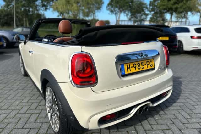 MINI Cabrio (2016) thumbnail 5