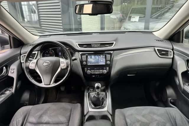 Nissan X-Trail (2015) thumbnail 6