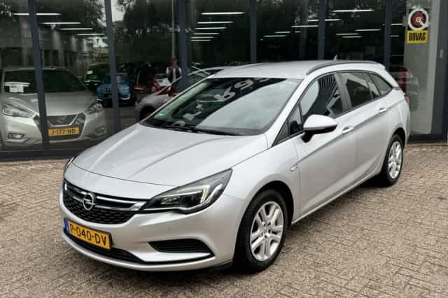 Opel Astra (2018) thumbnail 2