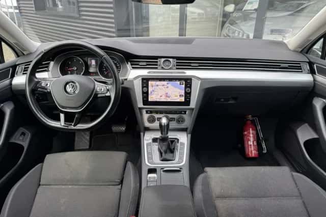 Volkswagen Passat (2019) thumbnail 5