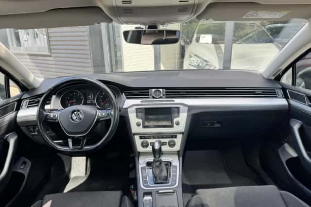 Volkswagen Passat (2015) thumbnail 6