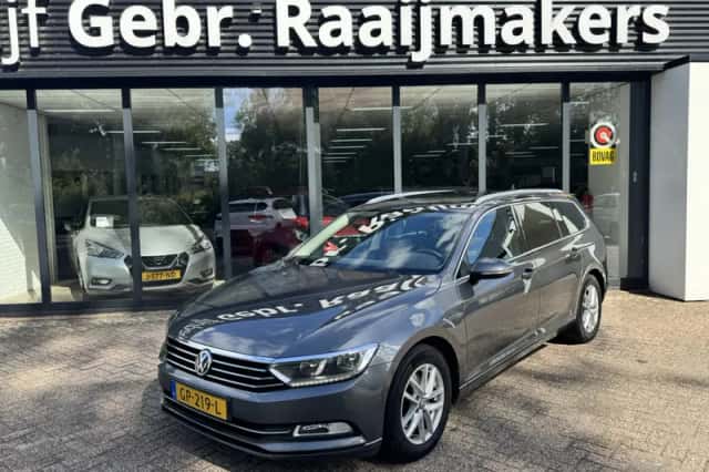 Volkswagen Passat (2015) thumbnail 1
