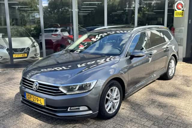 Volkswagen Passat (2015) thumbnail 2