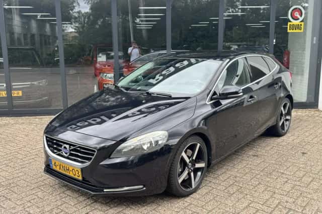 Volvo V40 (2014) thumbnail 2
