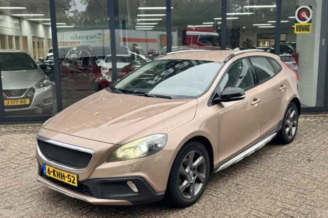 Volvo V40 (2013) thumbnail 2