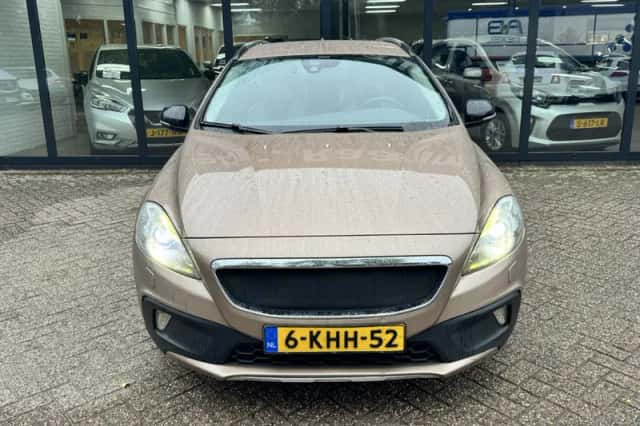 Volvo V40 (2013) thumbnail 3
