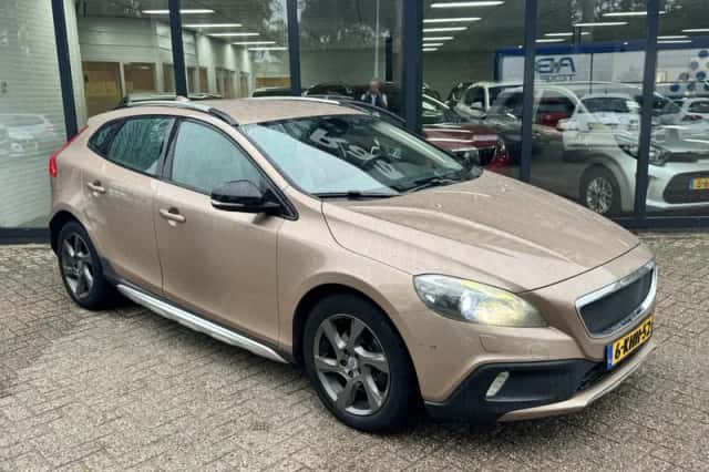 Volvo V40 (2013) thumbnail 4
