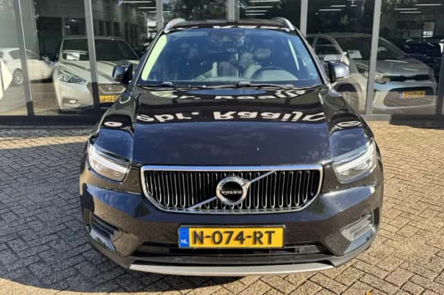 Volvo XC40 (2021) thumbnail 3