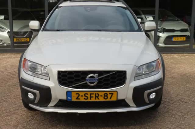 Volvo XC70 (2013) thumbnail 3
