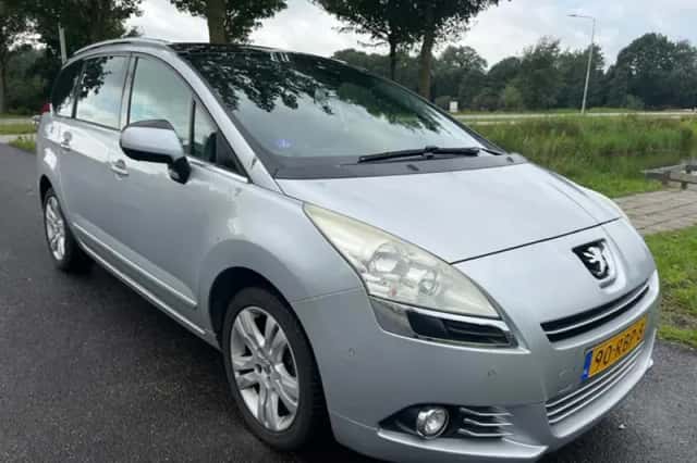 Peugeot 5008 (2011) thumbnail 2