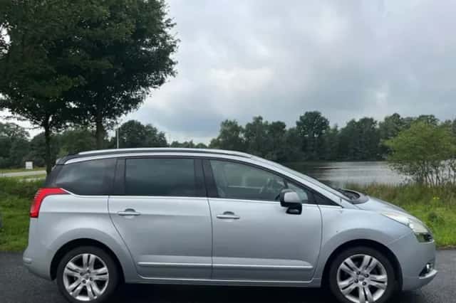 Peugeot 5008 (2011) thumbnail 6