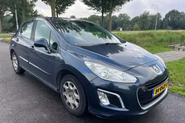 Peugeot 308 (2011) thumbnail 2
