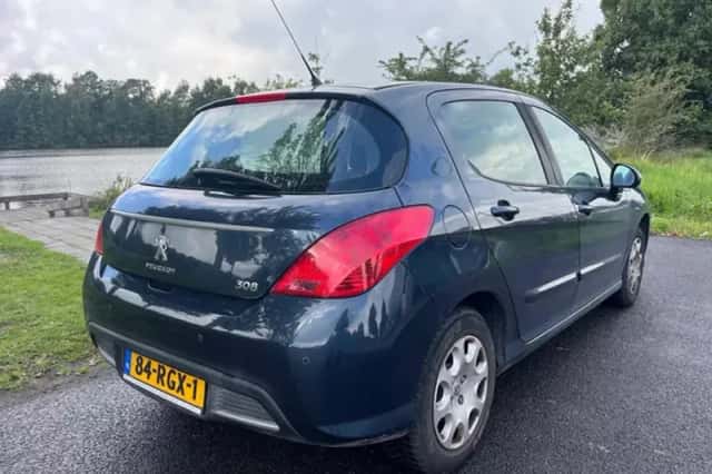 Peugeot 308 (2011) thumbnail 4