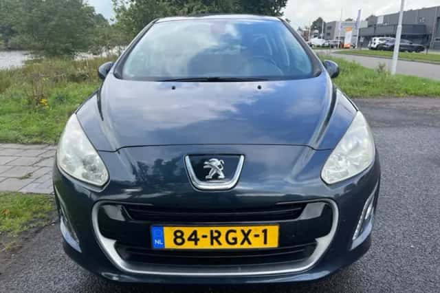 Peugeot 308 (2011) thumbnail 5