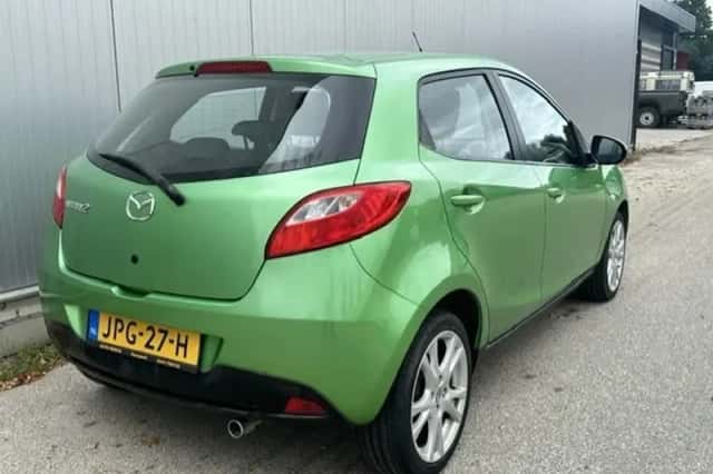Mazda 2 (2009) thumbnail 2