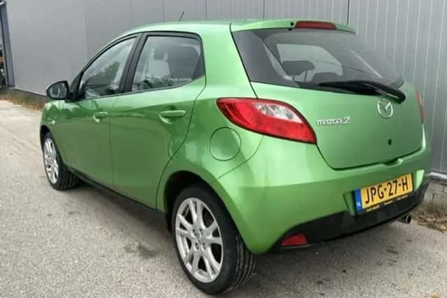 Mazda 2 (2009) thumbnail 3