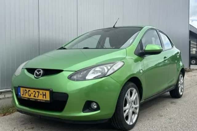Mazda 2 (2009) thumbnail 4