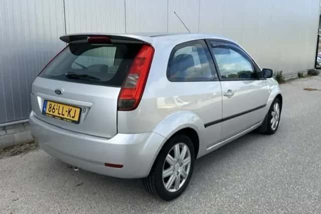 Ford Fiesta (2003) thumbnail 3