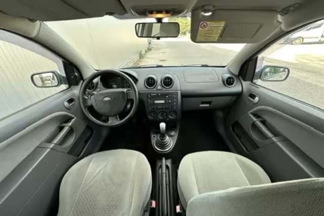 Ford Fiesta (2003) thumbnail 5