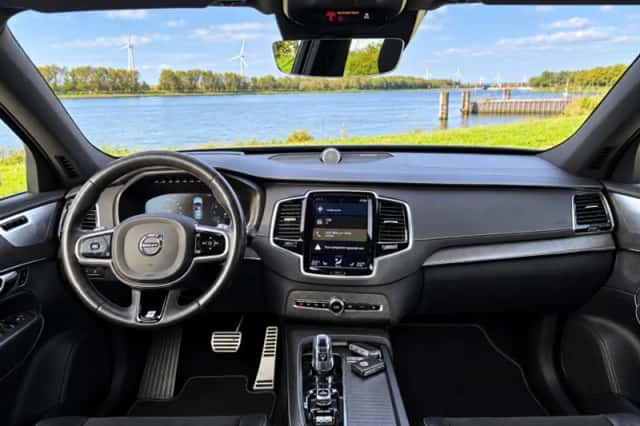 Volvo XC90 (2016) thumbnail 3