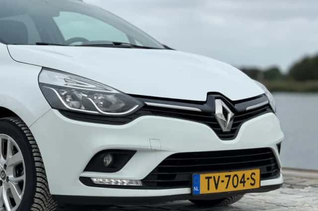 Renault Clio (2018) thumbnail 2