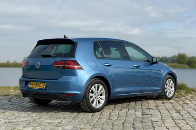 Volkswagen Golf (2017) thumbnail 5