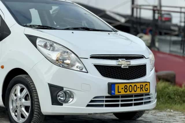 Chevrolet Spark (2011) thumbnail 2