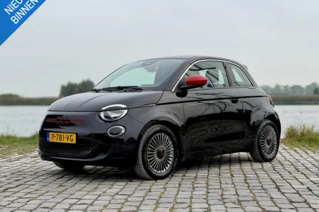 Fiat 500e (2022) thumbnail 1