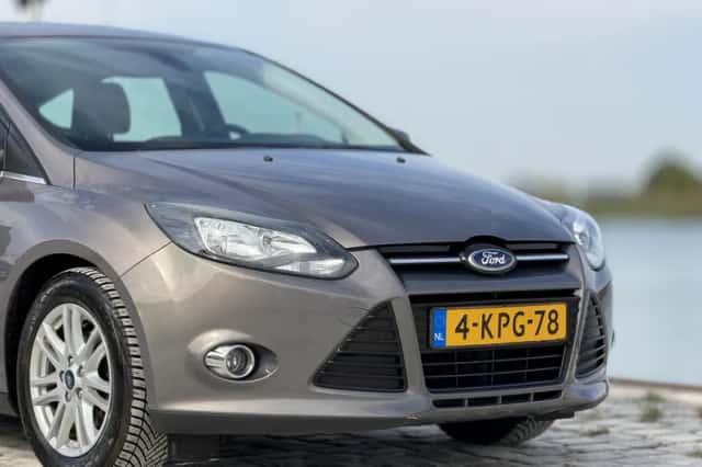 Ford Focus (2013) thumbnail 2