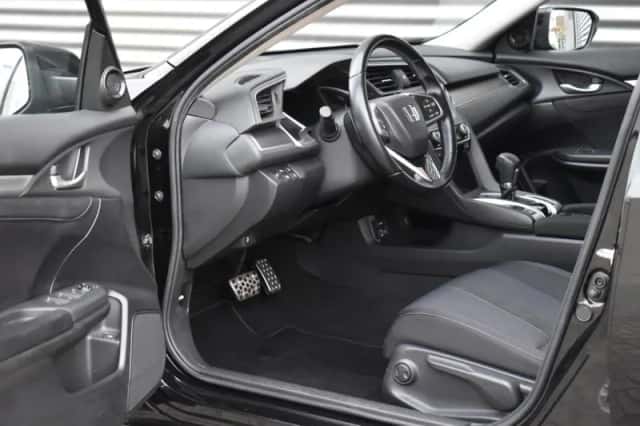 Honda Civic (2018) thumbnail 4