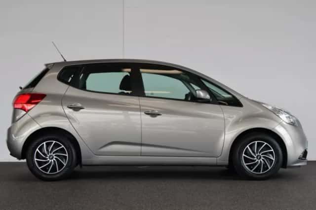 Kia Venga (2016) thumbnail 2