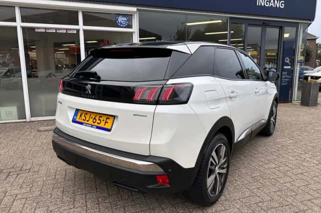 Peugeot 3008 (2022) thumbnail 2
