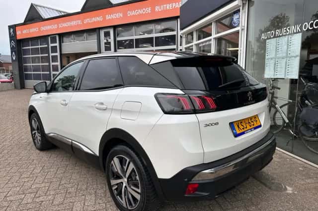 Peugeot 3008 (2022) thumbnail 3