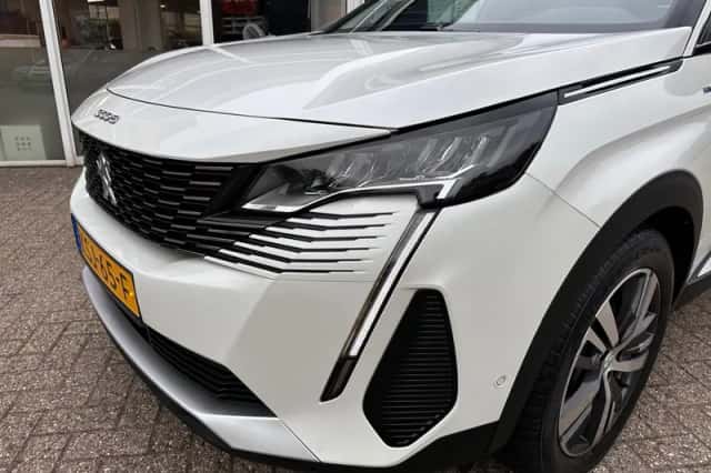 Peugeot 3008 (2022) thumbnail 4