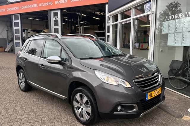 Peugeot 2008 (2015) thumbnail 2