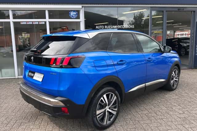 Peugeot 3008 (2023) thumbnail 3