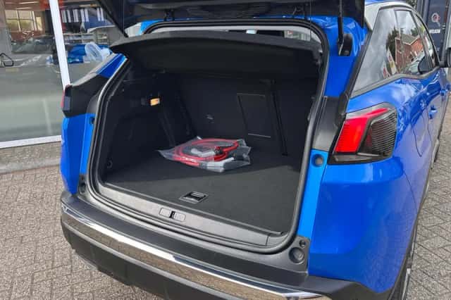 Peugeot 3008 (2023) thumbnail 6