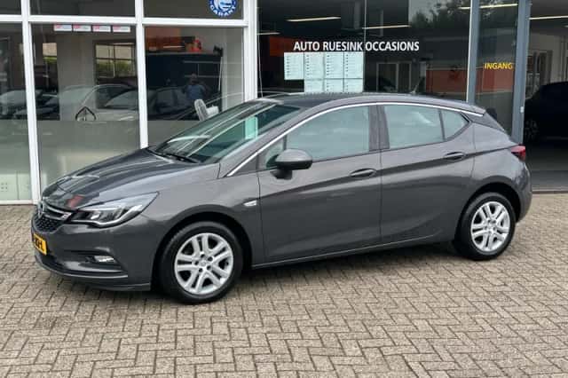 Opel Astra (2016) thumbnail 2