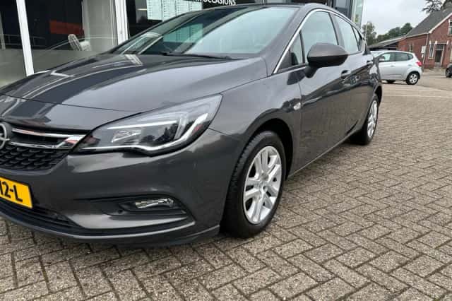 Opel Astra (2016) thumbnail 3