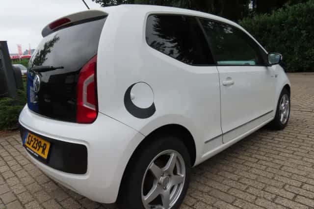 Volkswagen Up! (2012) thumbnail 4