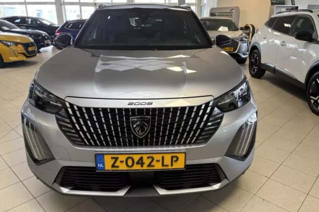Peugeot 2008 (2024) thumbnail 2