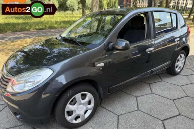 Dacia Sandero (2008) thumbnail 1
