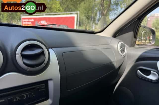 Dacia Sandero (2008) thumbnail 4