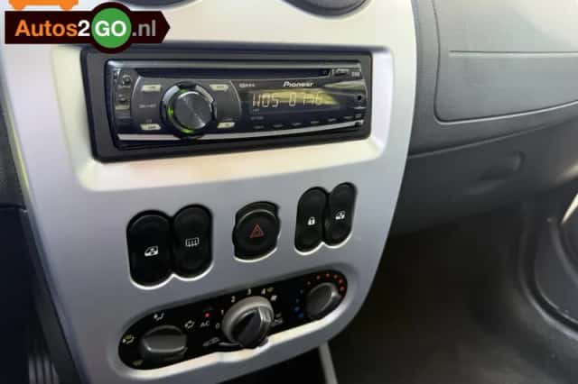 Dacia Sandero (2008) thumbnail 5